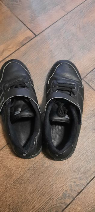 Ботинки, крассовки 39,38