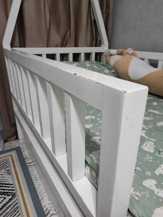 Детская кровать домик