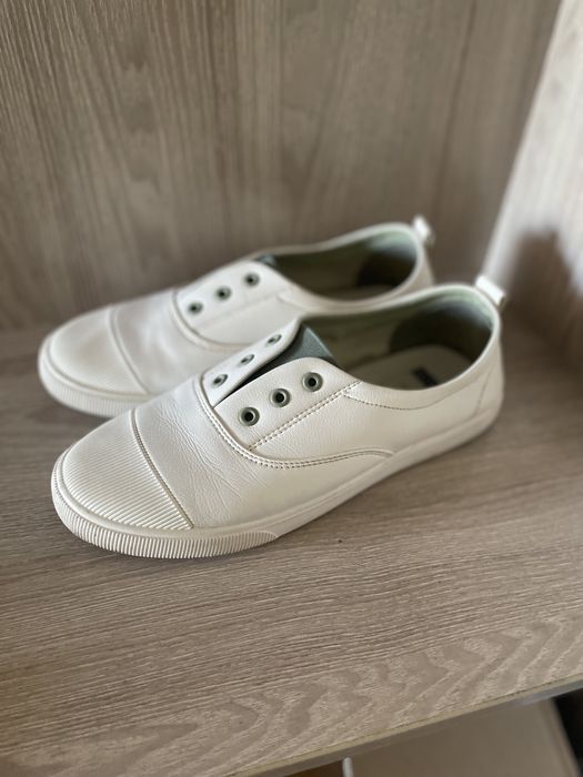 Кроссовки разные