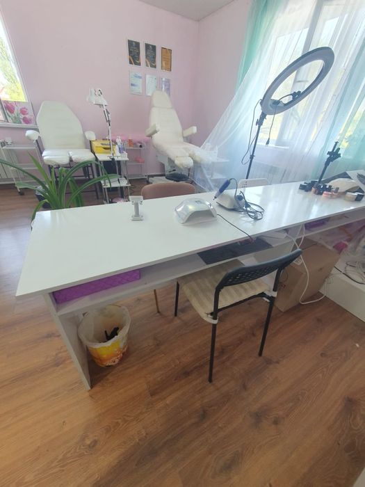 Продам маникюрный стол