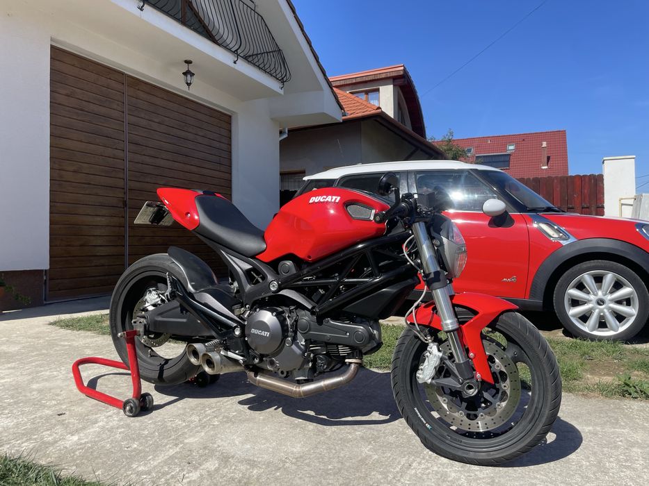 Vând Ducati Monster 696