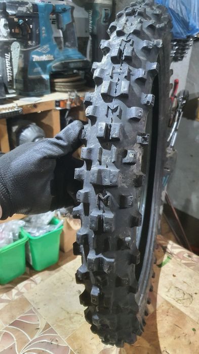 90 90 r 21 Michelin (MediuM)