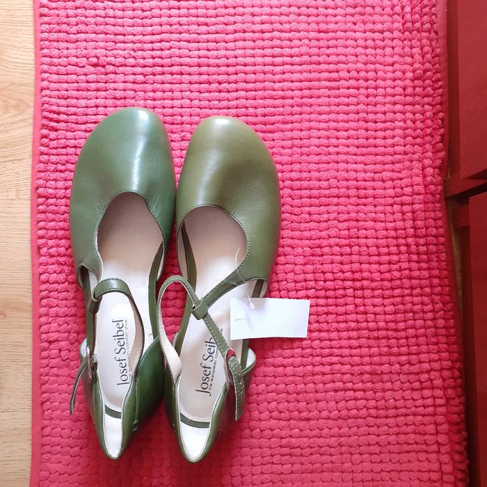 Продавам затворени летни обувки, номер 41