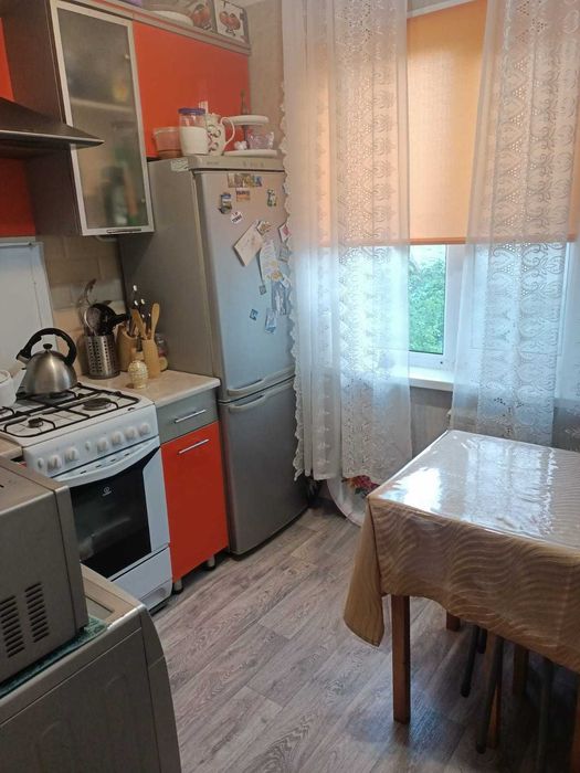 продам двух комнатную квартиру
