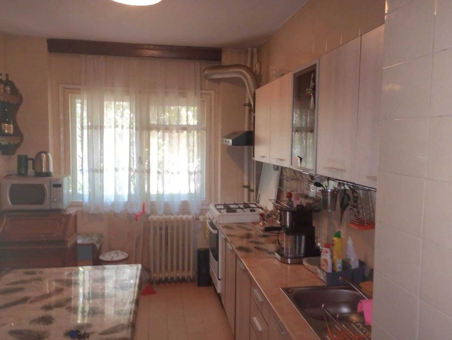 Inchiriez apartament 3 camere in Drumul Taberei - la 5 min. de metrou.