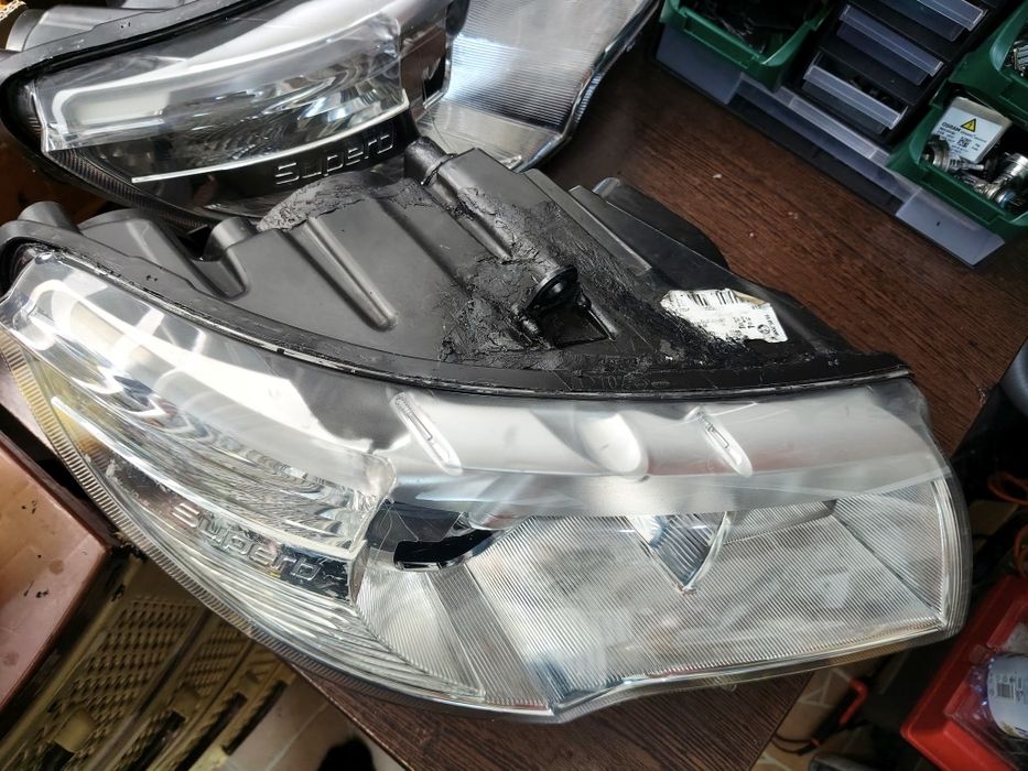 Far dreapta bixenon adaptiv Skoda Superb 2