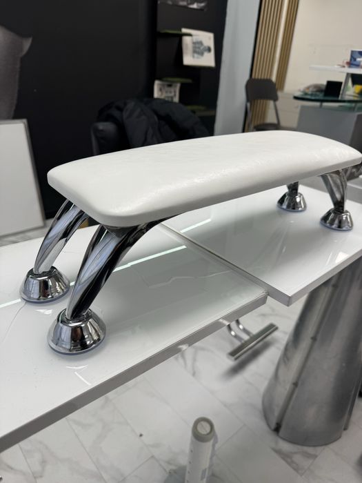 Стойка за маникюр