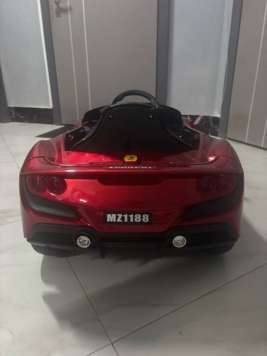 Машина электромобиль на пульте