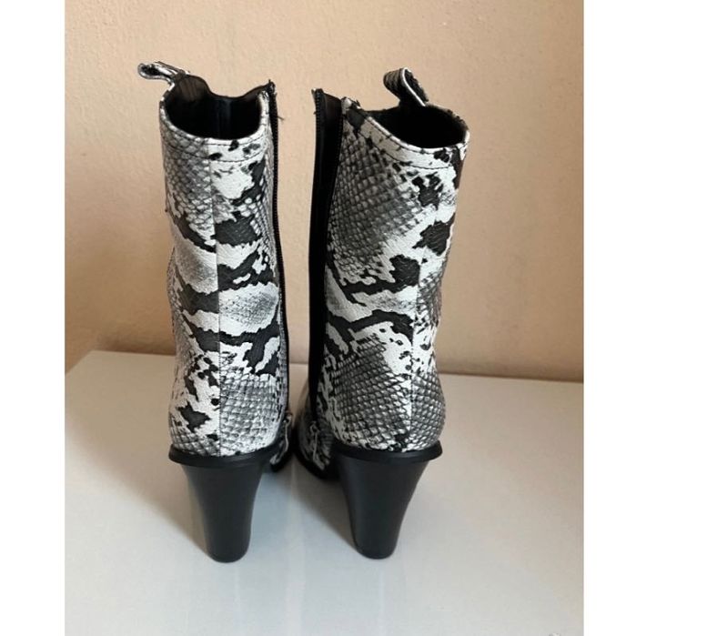 Каубойски модерни боти