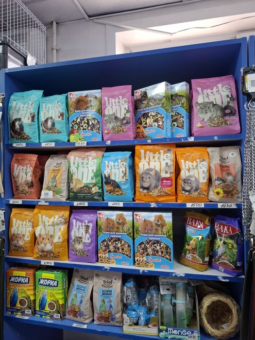 Корма, игрушки для птиц и грызунов