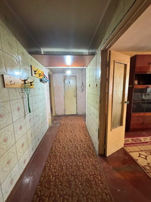 Продаю большую 3 ком. кв. Кухня 8 кв. м. комнаты раздельные. Балкон - View 6