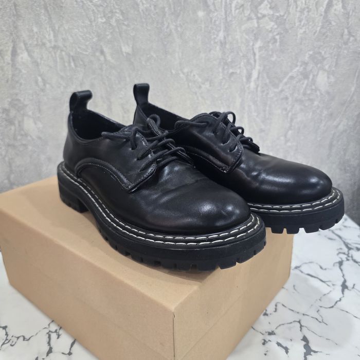 Одежда и обувь на все времена года .