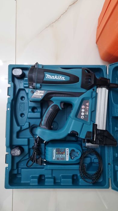 Pistol cuie beton Makita