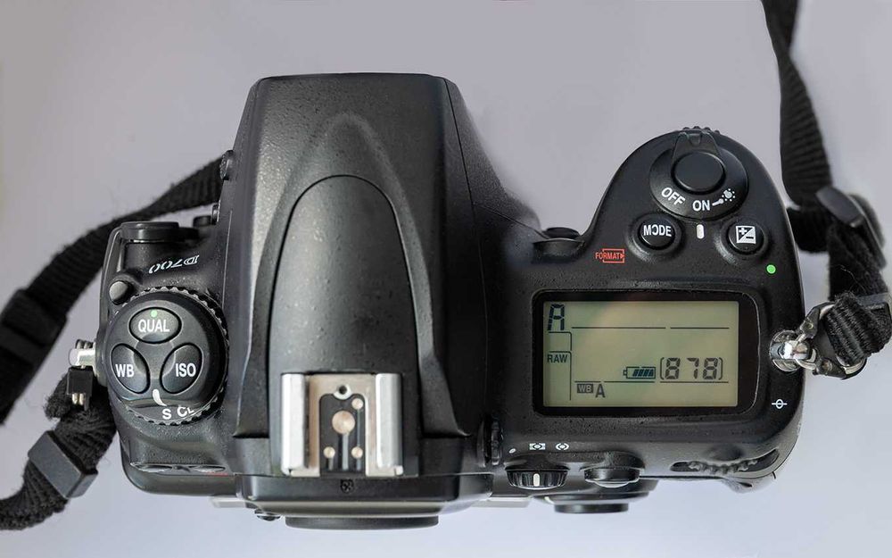 Профессиональная камера Nikon D700