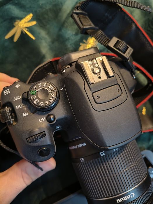 Aparat foto Canon EOS 700D