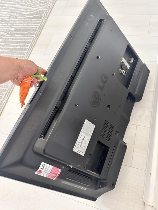 Телевизор LG  продам