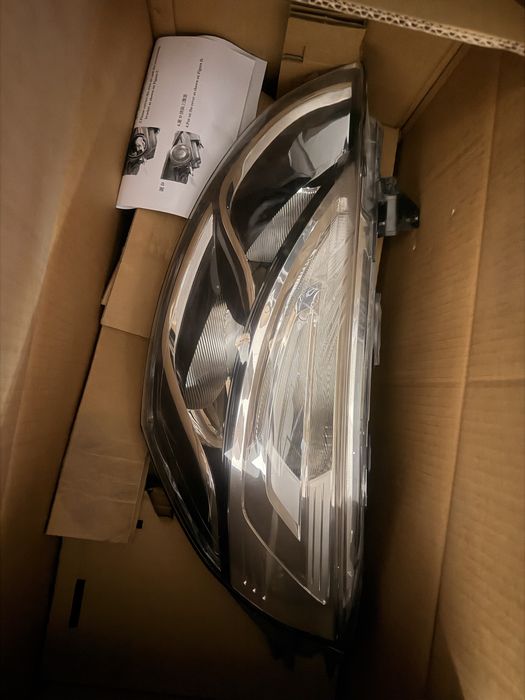 Ляв фар за Reno Clio  нов