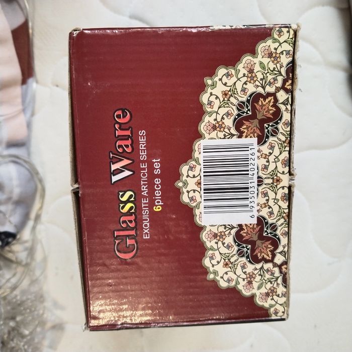 Стаканы в коробке