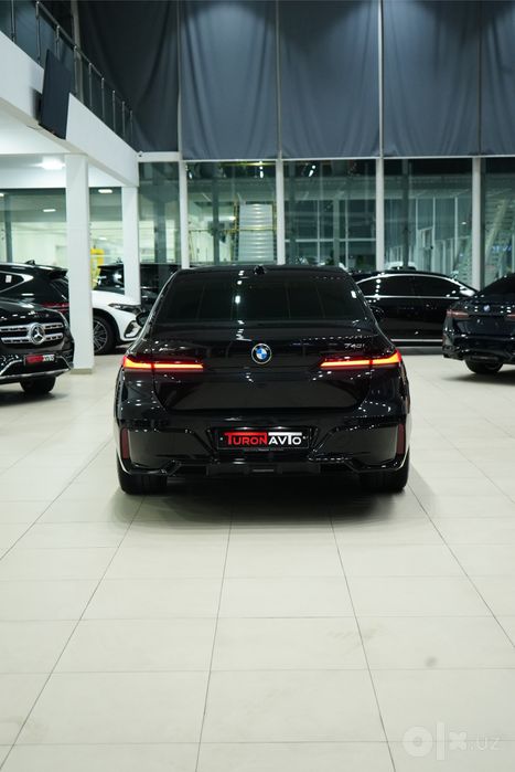 BMW 740i xDrive 2025
