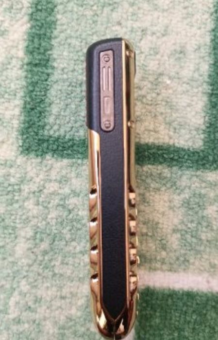 Мобилен телефон марка SERVO с две СИМ карти + кутия + зарядно - работи