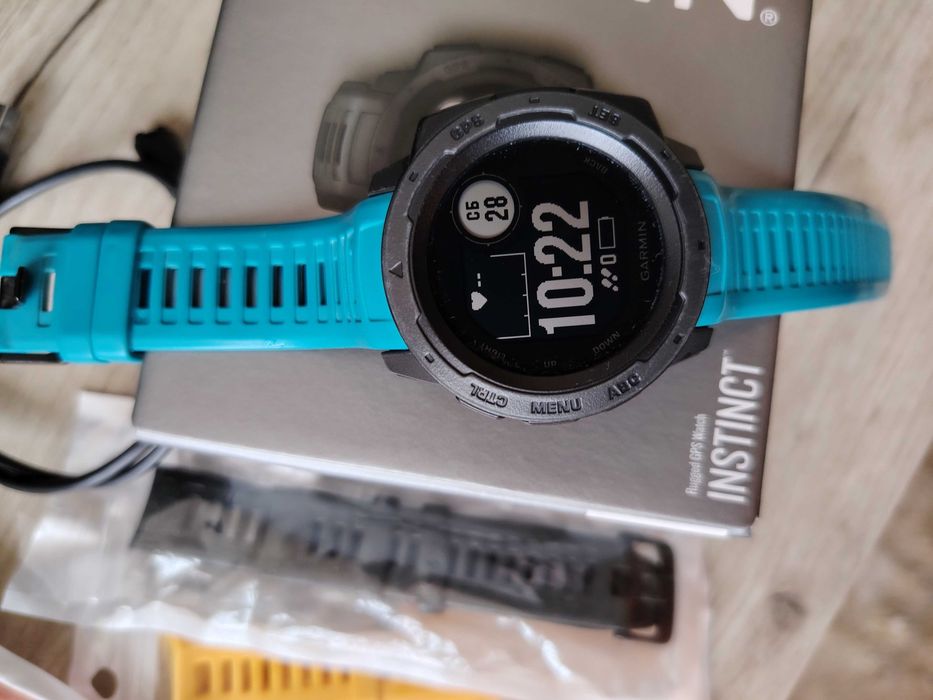 Garmin instinct, CASIO GA 100,CASIO GA 700