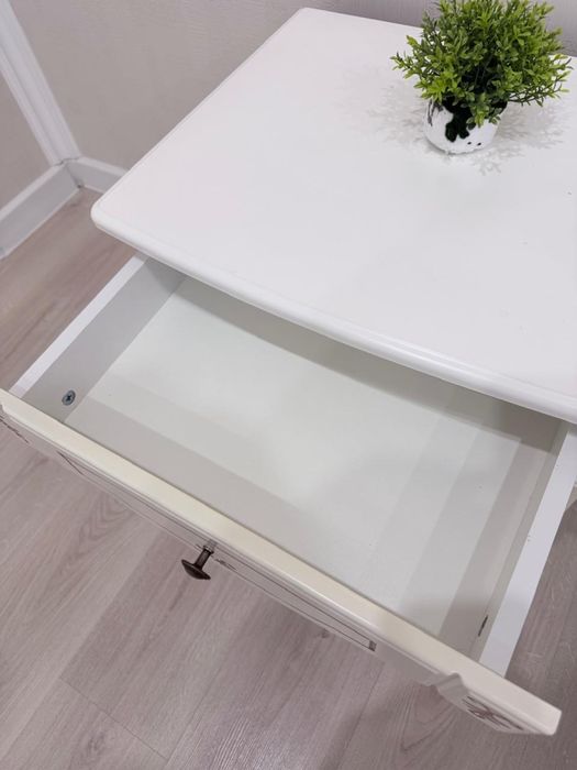 Продам прикроватную тумбу