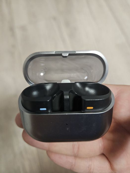 Кутия за безжични слушалки Samsung