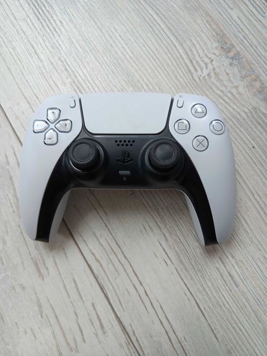 Плейстейшън 5 с шест игри