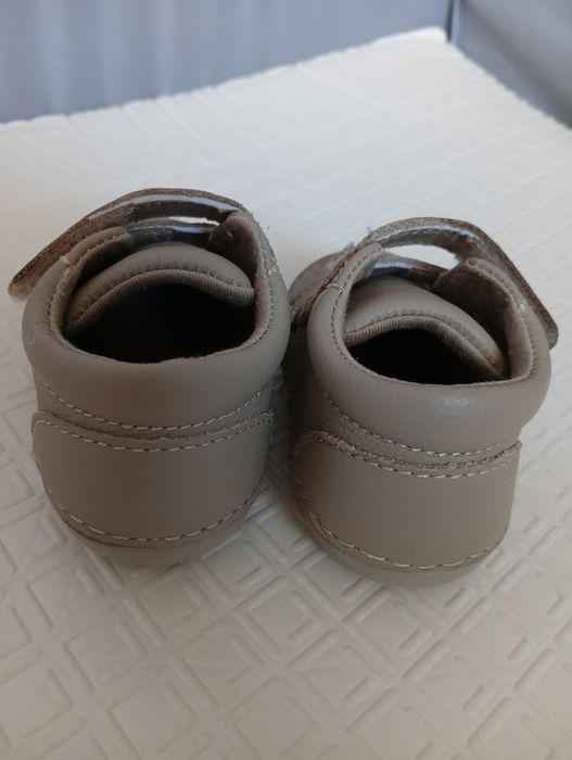 Модерни бебешки обувки за прохождане Barefoot в бежовоо