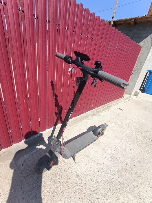 Vând trotineta navee v40i