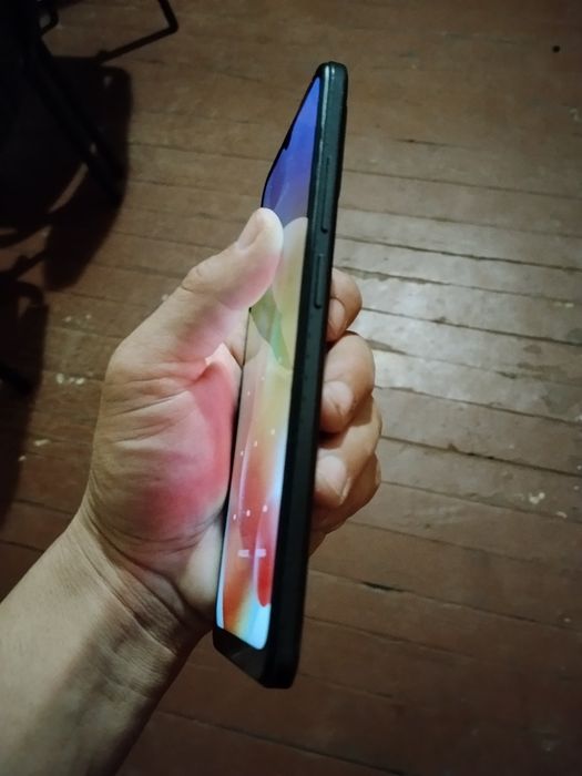 Redmi 12  c 6 128 hotira ishlashi yaxshi bir qoʻl