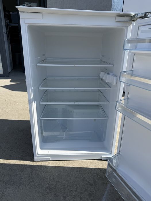 Малък хладилник за вграждане Bosch