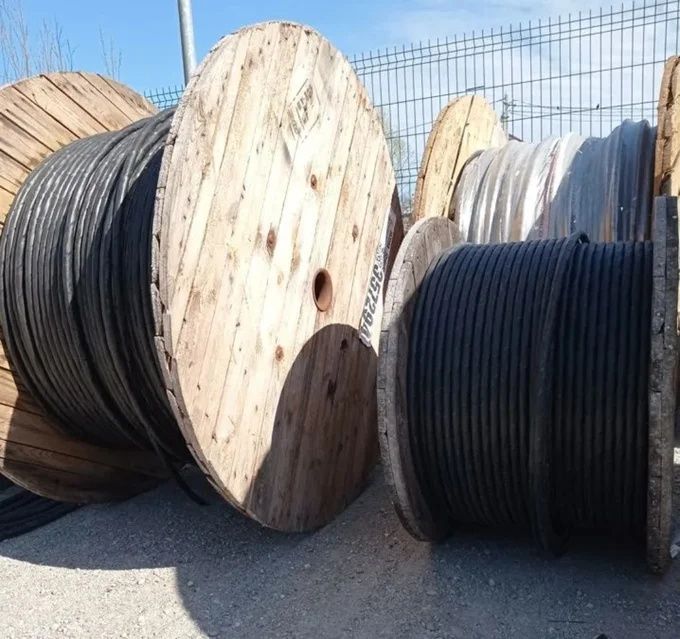 Принимаю кабель.