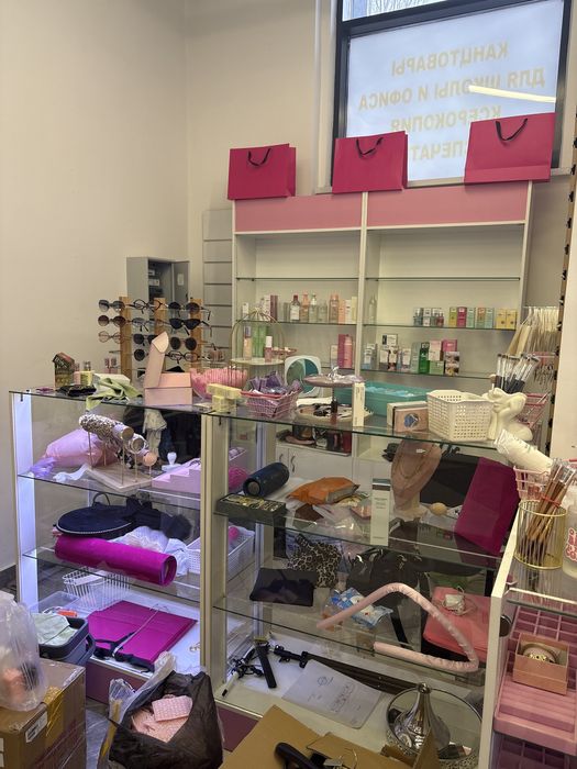 Стеллажи витрины