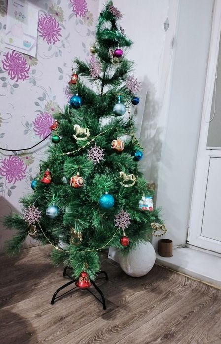 Продам ёлку искусственная, пушистая