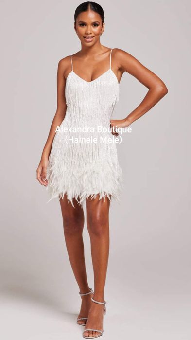 Rochie cu pene si franjuri stralucitori