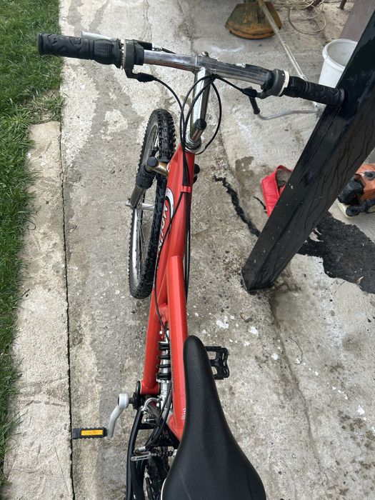 Se vinde bicicleta full suspension