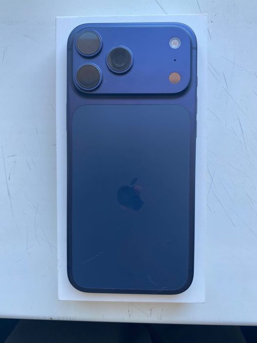 Продам Айфон 17 про мах 256гб