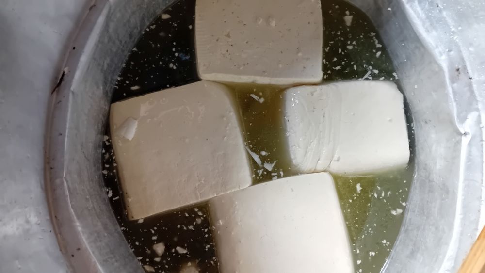 Vând brânză de oi