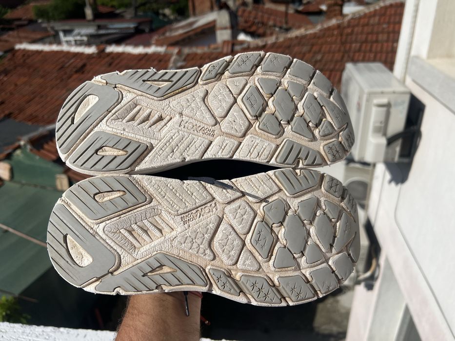Hoka One One Arahi 7 44