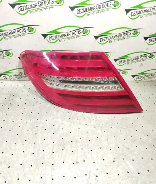Lampa / Tripla stop stanga pe aripa Mercedes-Benz C-Class 2008