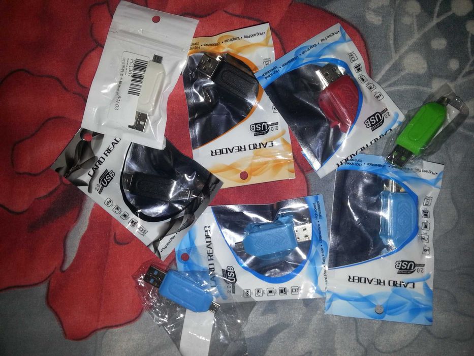 Универсален четец за SD и Micro SD карти памет-USB и micro usb портове