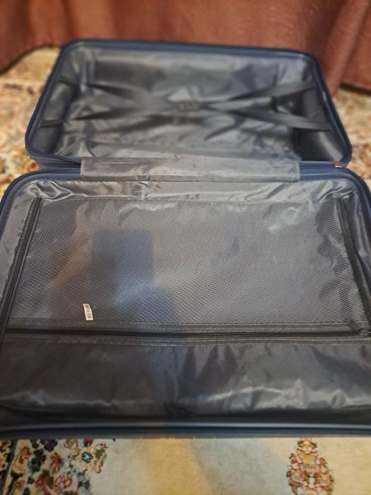 Продам , новый чемодан