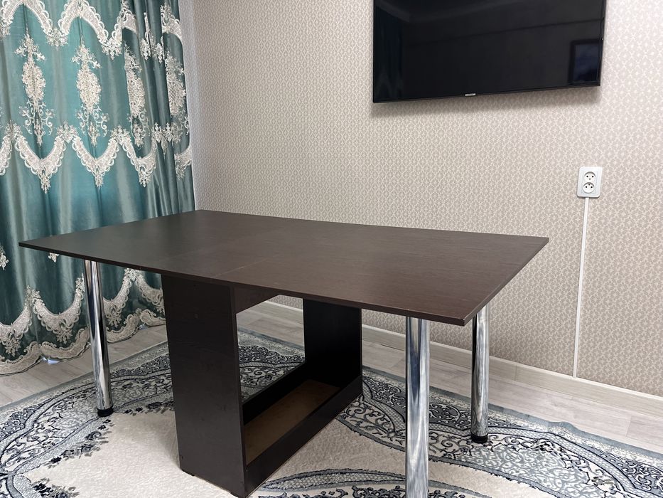 Стол для гостиной комнаты