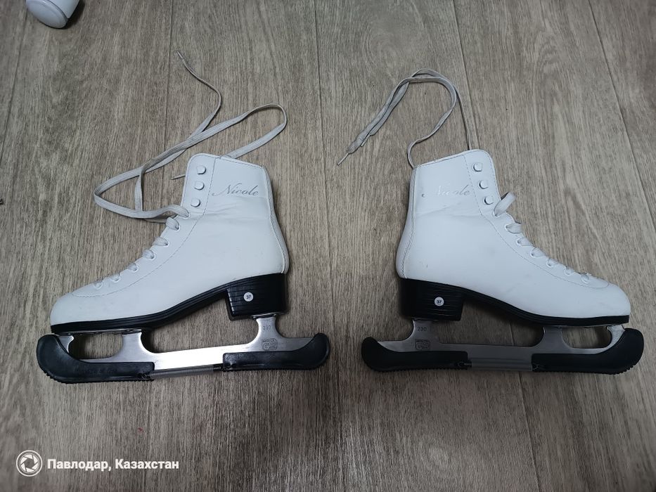 Коньки фигурные женские