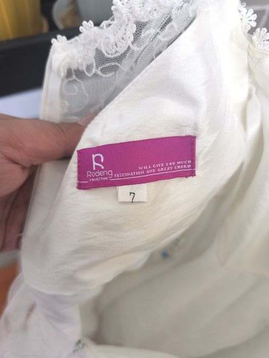 Платья на выпускной бальные