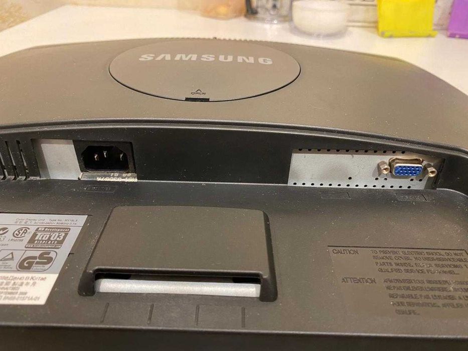 Монитор SAMSUNG SyncMaster 943N, диагональ 19