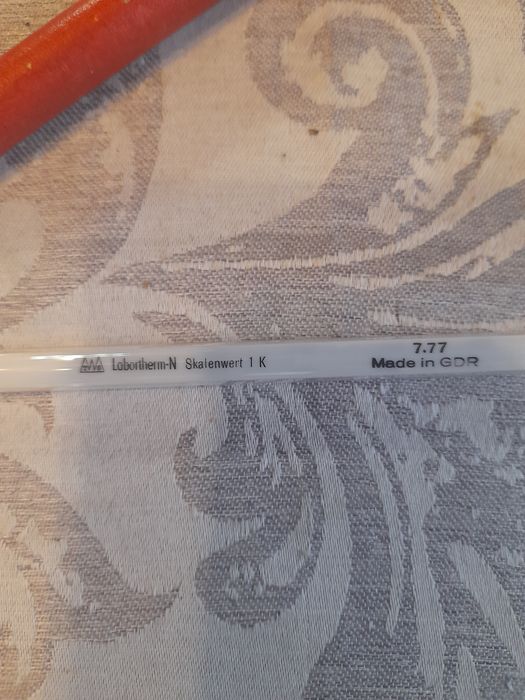 Термометър живачен 100 градуса и Рамки за очила със стъкла