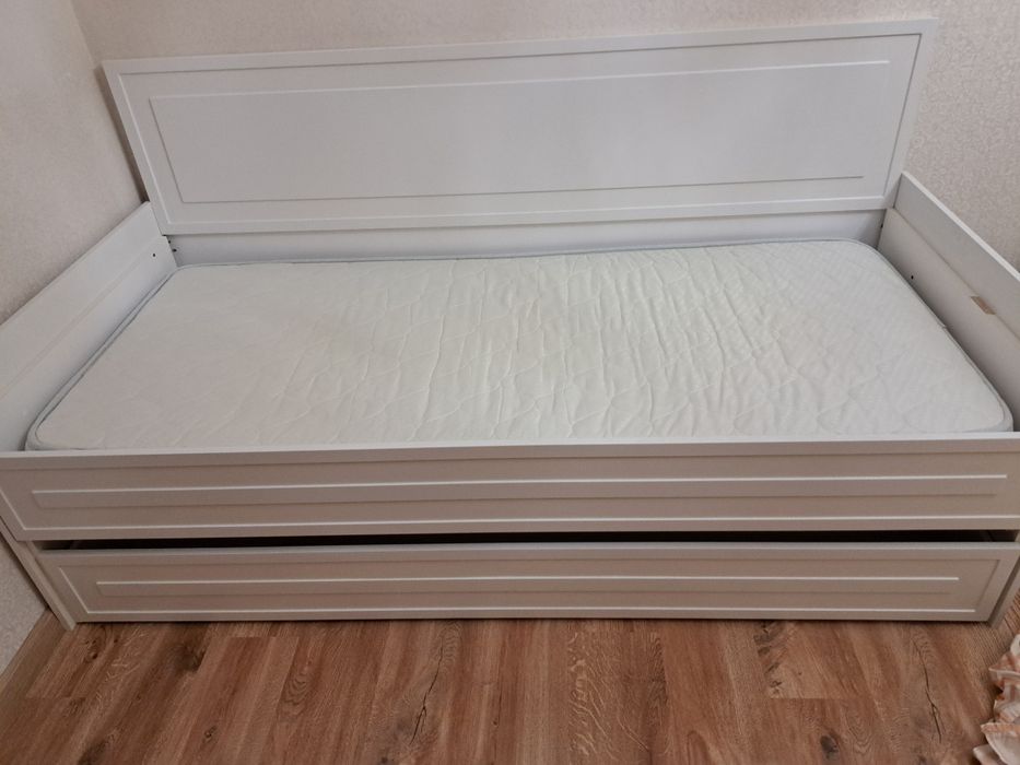 Продам кровать 80*200 с матрасом