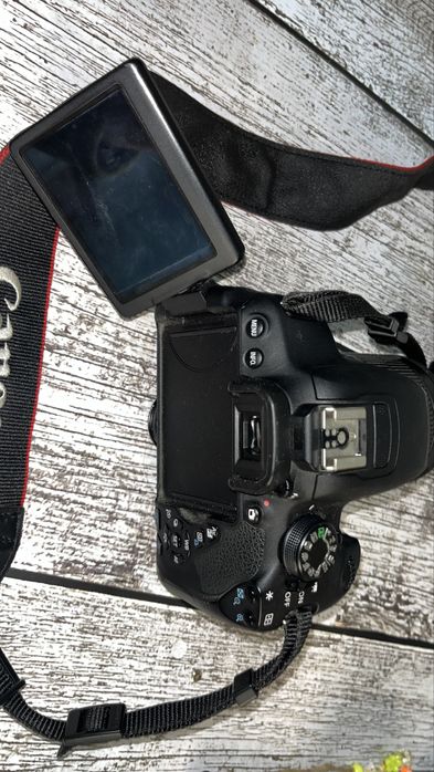 Фотоаппарат Canon EOS700D